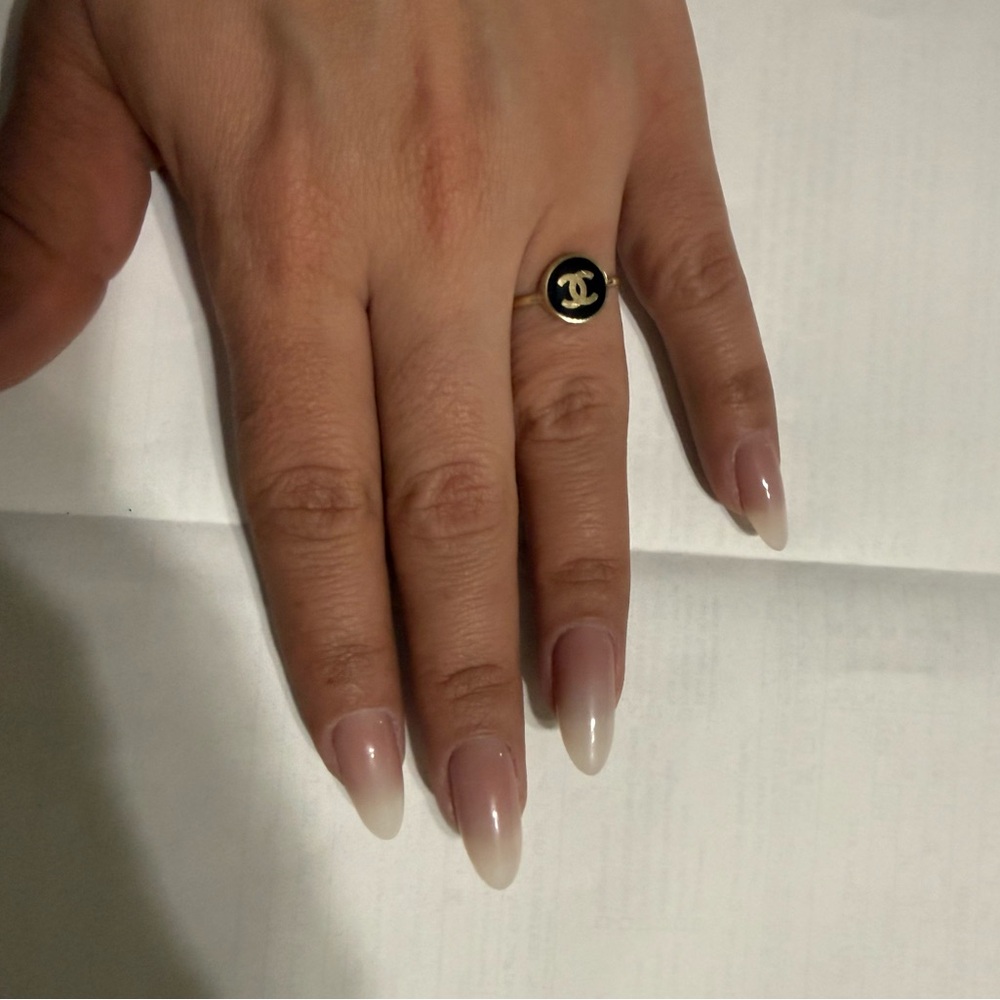 Women’s ring.
